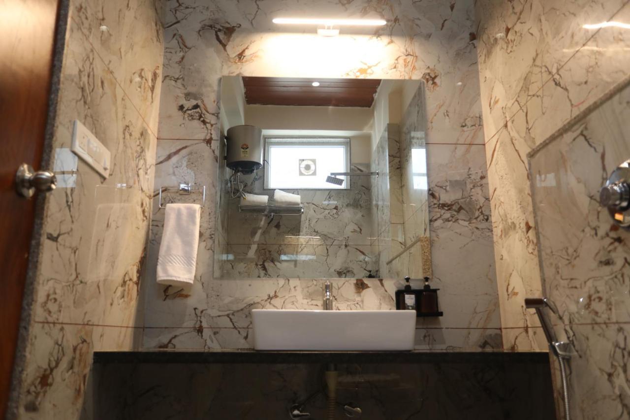 Chandan Kasturi Resort Dariāwad Extérieur photo